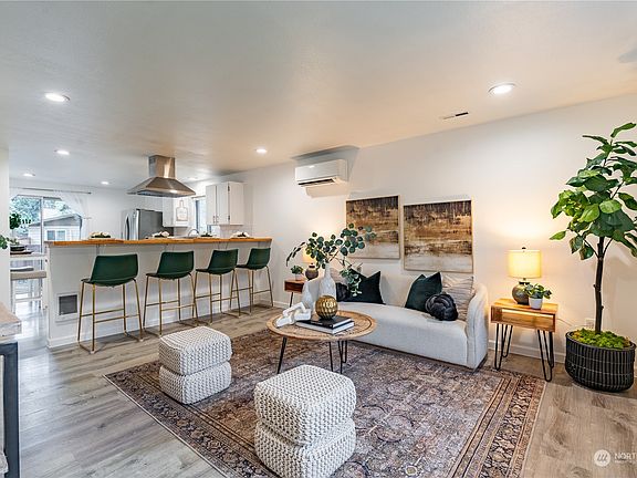 4th image of 8116 189th Street Ct