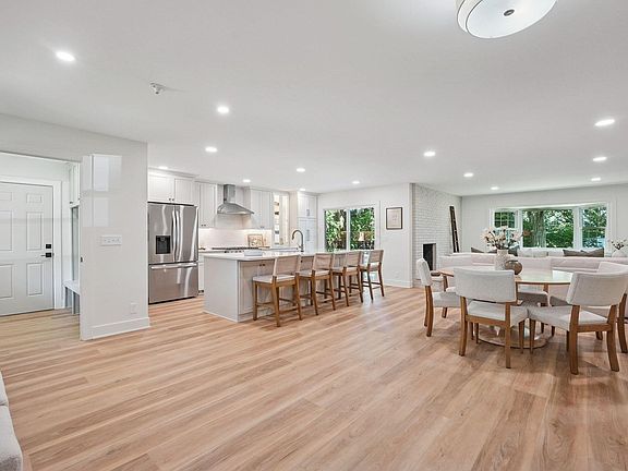 4th image of 1310 Stoneygate Ln