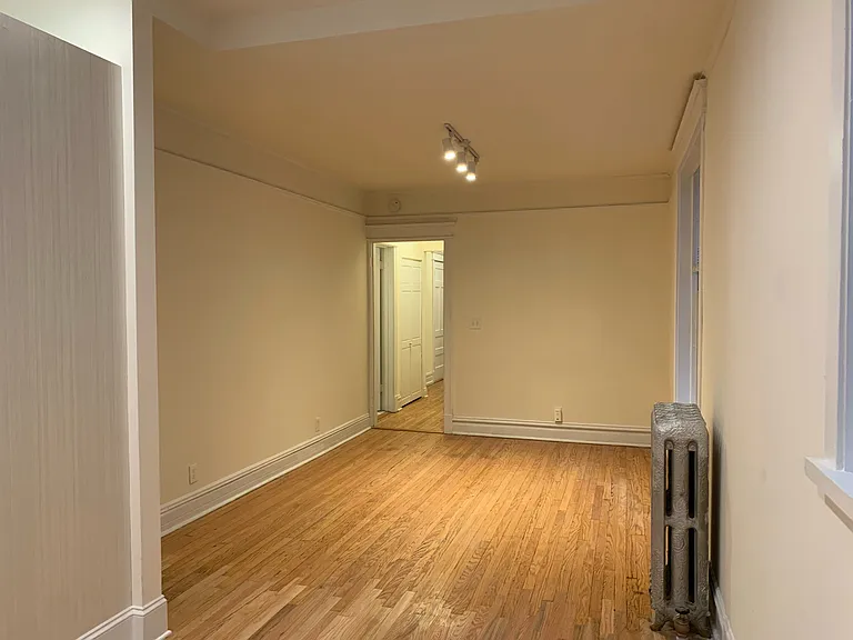 1039 W Barry Ave #2 — Photo 11