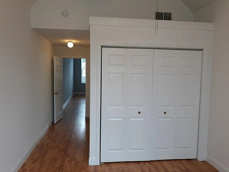 428 W Dee St — Photo 6