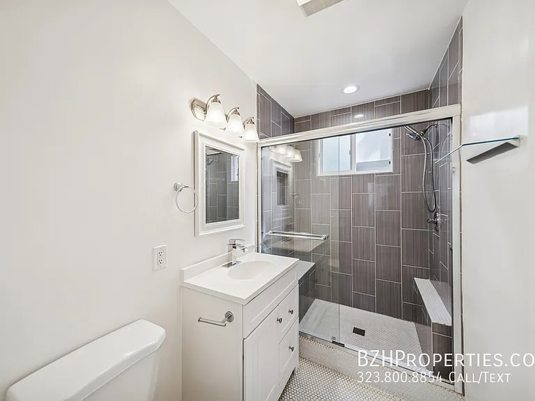 1215 N Hayworth Ave #104B — Photo 14
