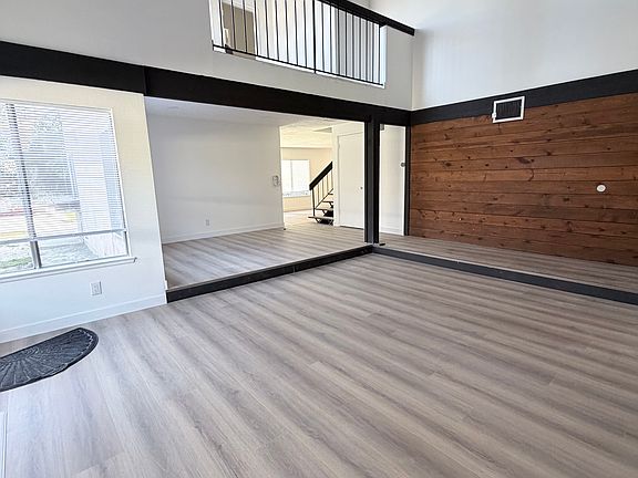 5th image of 16486 Elm Haven Dr