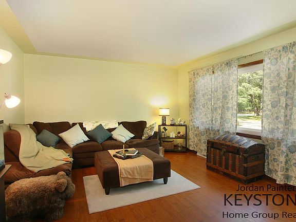 3rd image of 2381 Castle Ave
