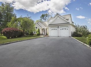 56 Canada Goose Dr, Hackettstown, NJ 07840
