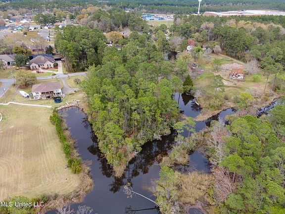 2nd image of Lake Geneva Dr