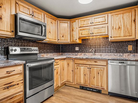 2nd image of 476 N 10th St