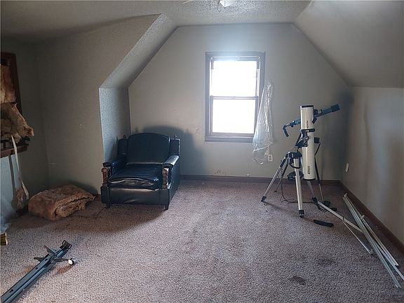 4th image of 212 Morton Ave