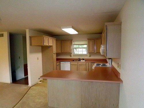 5th image of 93 Deer Park Cir