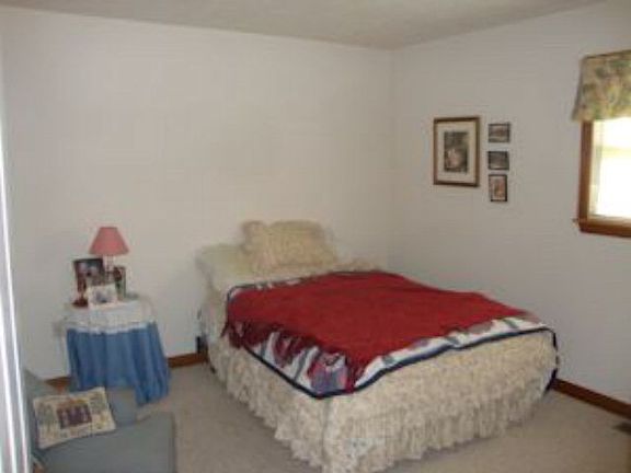 5th image of 11 Bradford Dr