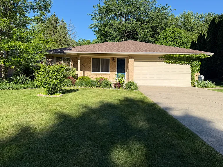 2387 Sanders Pl — Photo 1