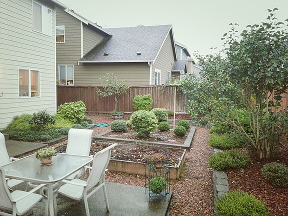 Garden & Extensive Patio