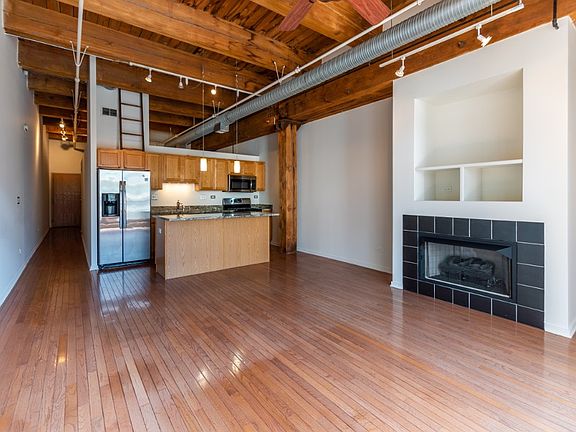 4th image of 360 W Illinois St APT 527