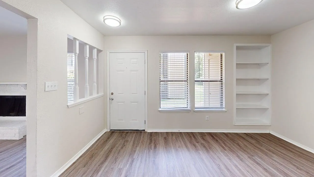 Davis Square Apartments — Photo 4