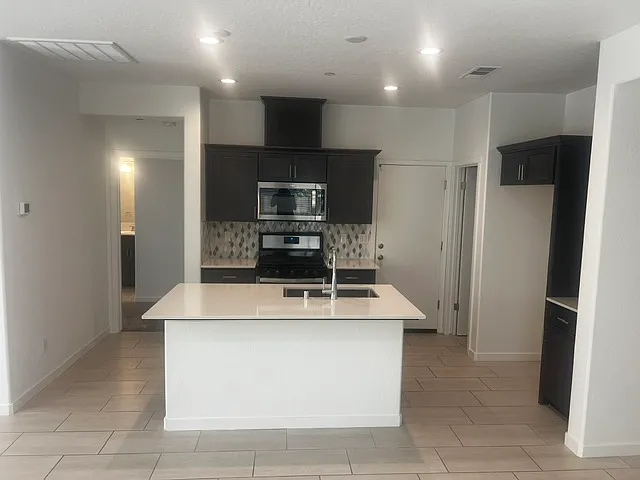2 bed, 1163 sqft, $2,095 — Photo 3