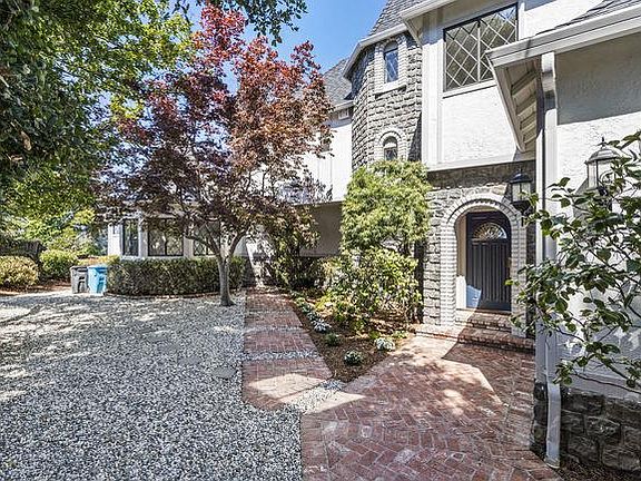 2nd image of 33 Mills Canyon Ct