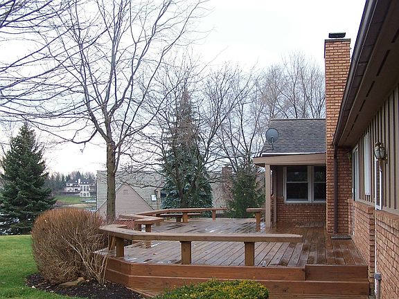 Huge Deck with Lake Views!