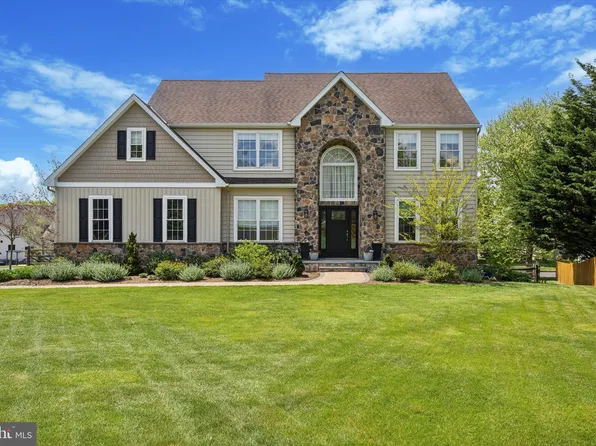 3 Shaw Cir, Garnet Valley, PA 19060