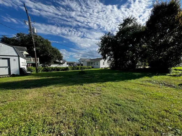 5119 Elizabeth St, Lafitte, LA 70067