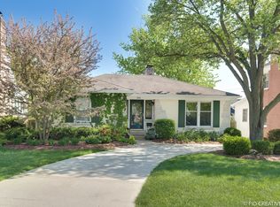 166 W Saint Charles Rd, Elmhurst, IL 60126