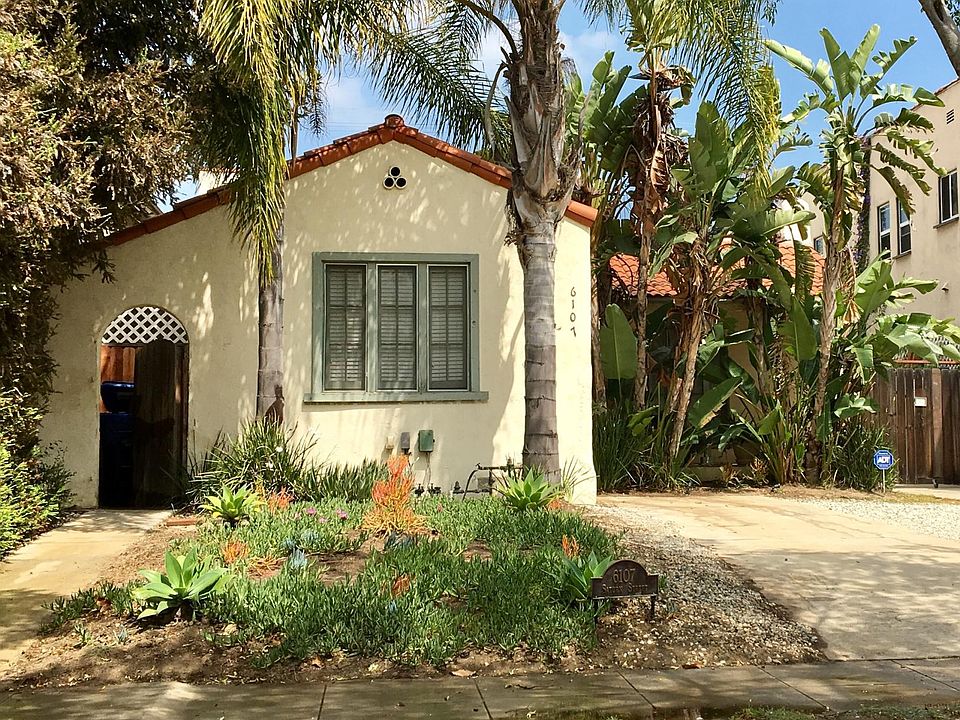 Front of the triplex. The unit has a dedicated driveway for two vehicles tandem.