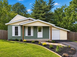 25 Robert Dr, Saint Charles, MO 63304
