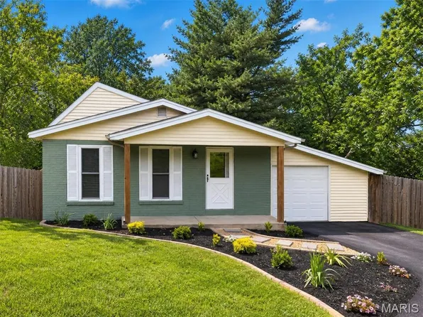 25 Robert Dr, Saint Charles, MO 63304