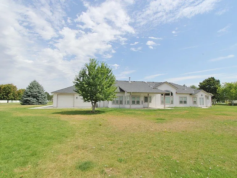 4109 E Man O War Dr — Photo 18
