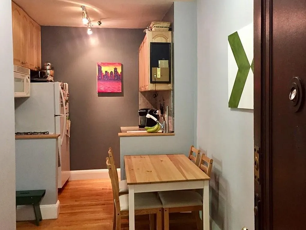 3 bed, 1300 sqft, $3,200 — Photo 2