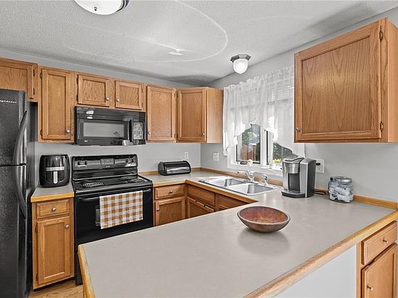 3rd image of 86 Sanwood Dr