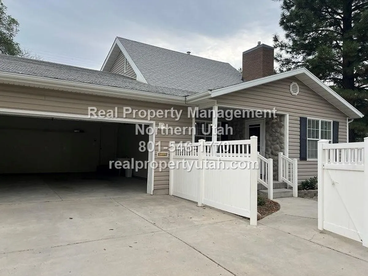 Building Photo - 77 S 100 E