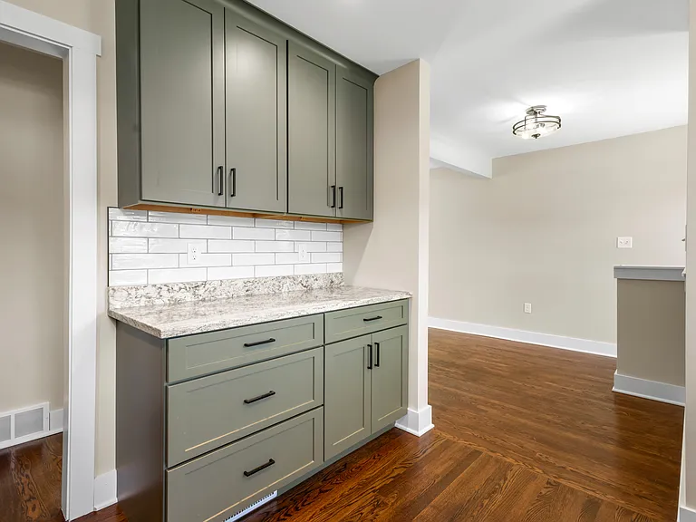 2628 Linden Pl — Photo 10