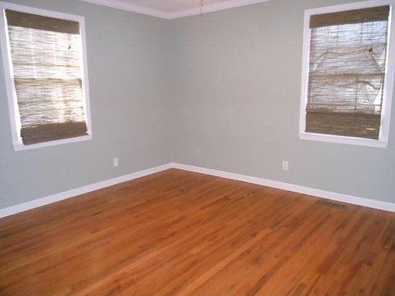 3rd image of 654 Earl North Rd