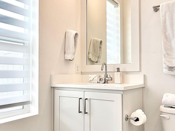5th image of 2226 N Garrett Ave Unit 102