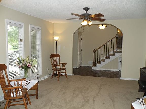 4th image of 409 E 129th Ter
