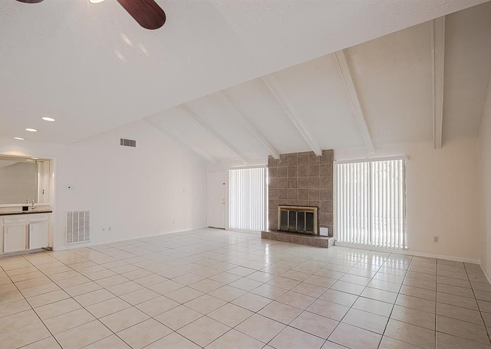 1st image of 2835 Colony Dr