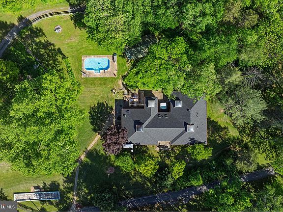 3rd image of 2436 Warm Springs Rd