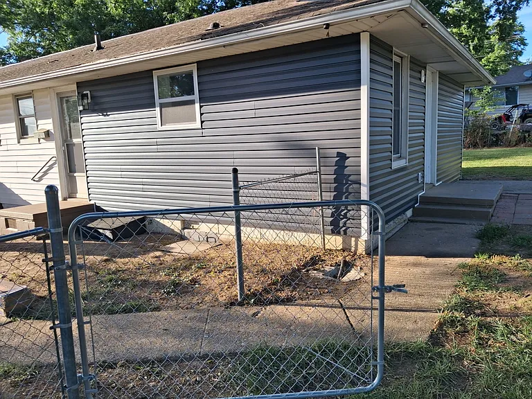 LARGE 6 FOOT GATE