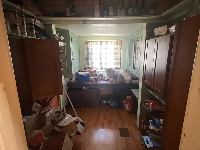 1628 Lincoln St — Photo 3