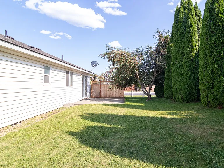 3122 Meadow Glen Ln — Photo 18