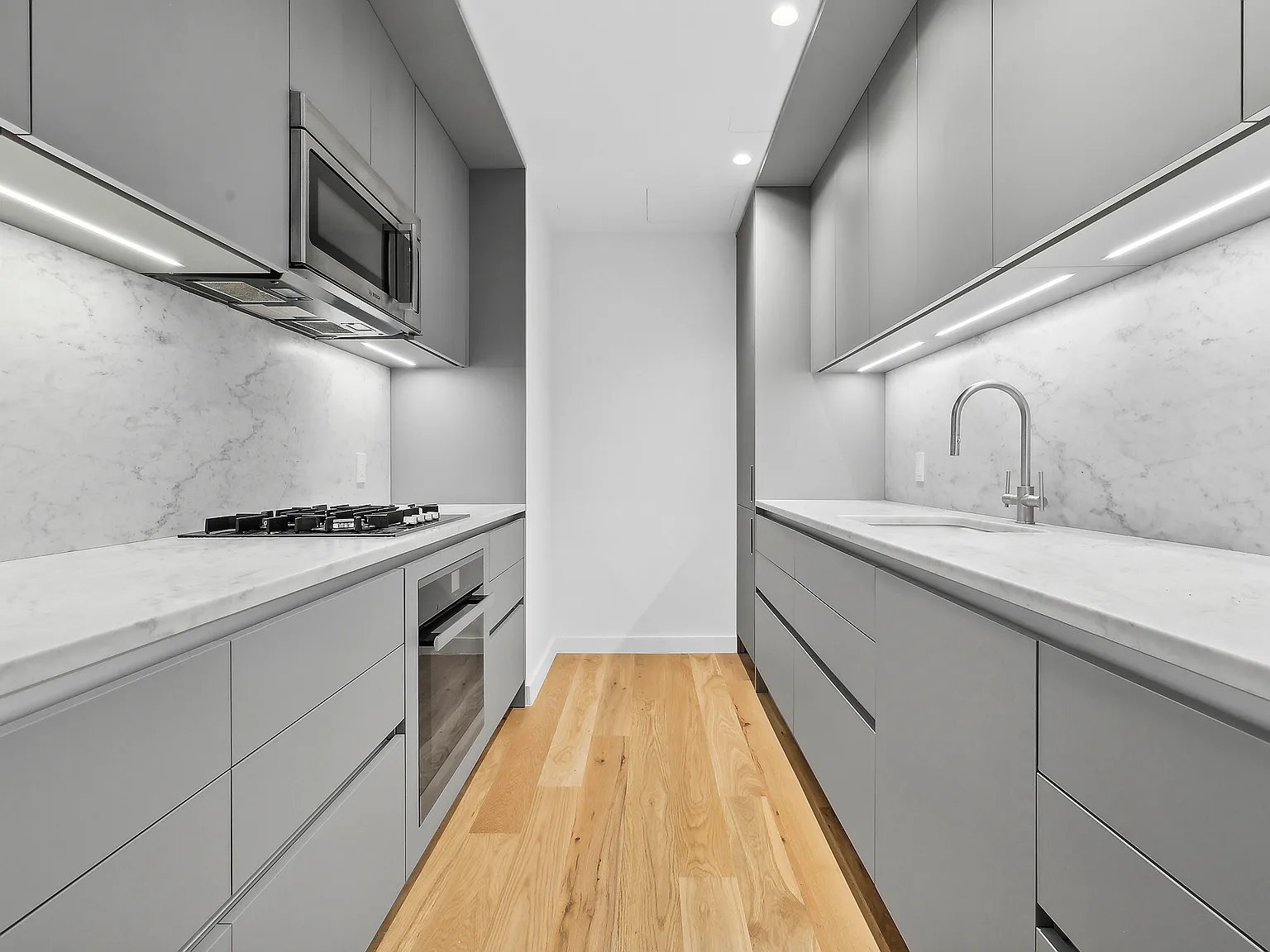 547 W 47th St — Photo 2