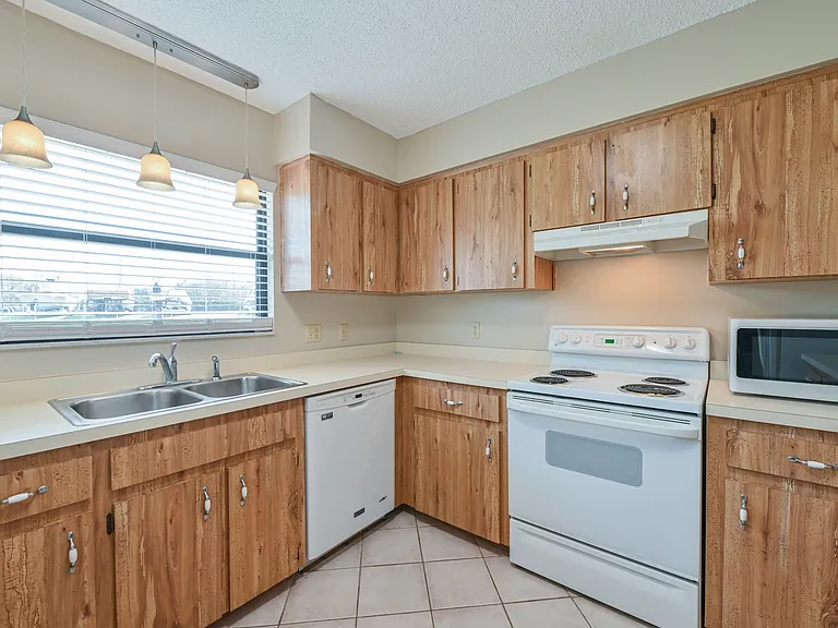 11001 SE Sunset Harbor Rd — Photo 6