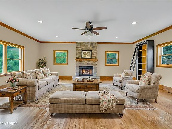 3rd image of 338 Woodbriar Drive