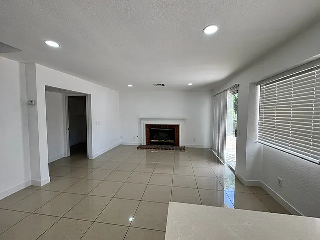 1630 Suffolk Ct — Photo 4