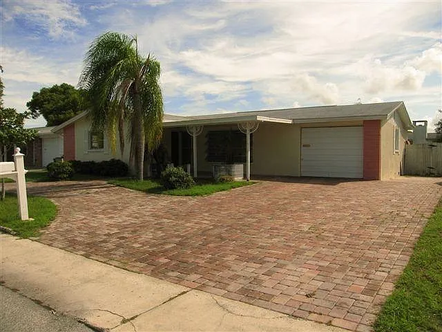 2 bed, 1250 sqft, $1,625 — Photo 1
