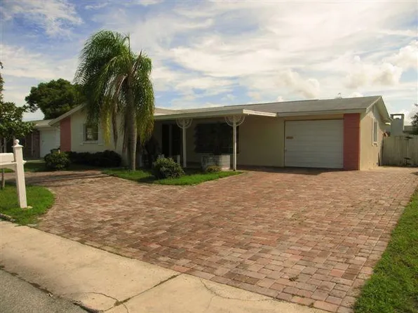 3252 Brookfield Dr, Holiday, FL 34691