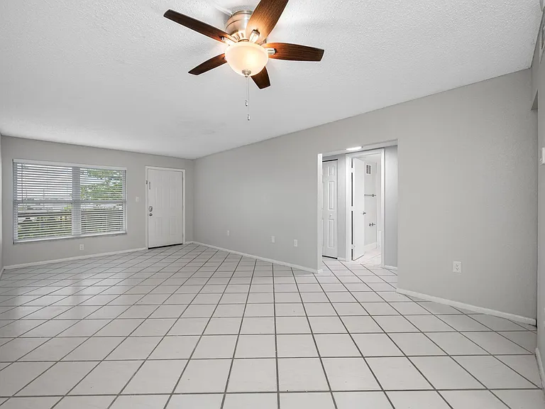 KC Flats Apartments — Photo 20