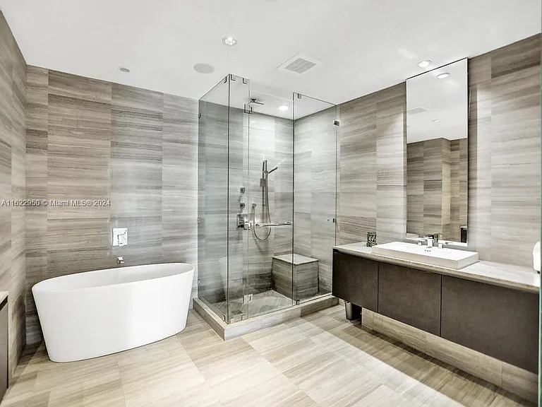 3250 NE 188th St #207 — Photo 44