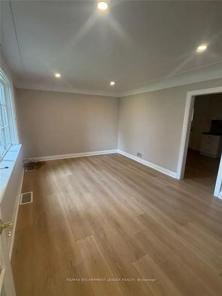 4 bed, $2,750 — Photo 3