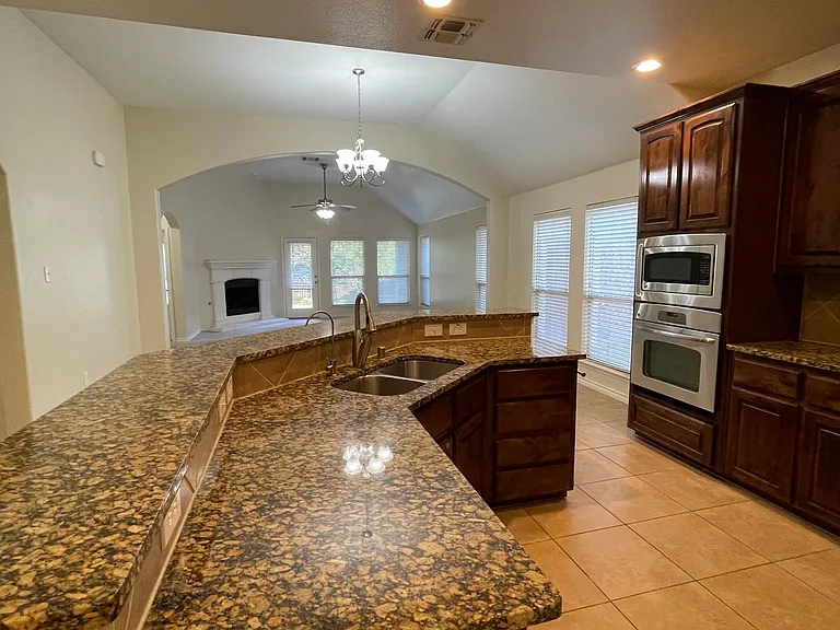 10525 Flat Creek Trl — Photo 12