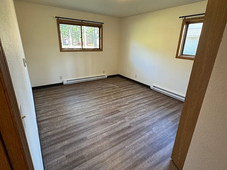 302 Balsam St — Photo 8